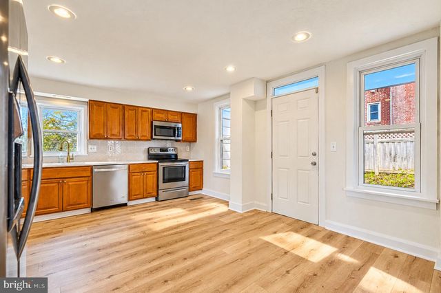 9 W PENNSYLVANIA AVE, Stewartstown, PA 17363