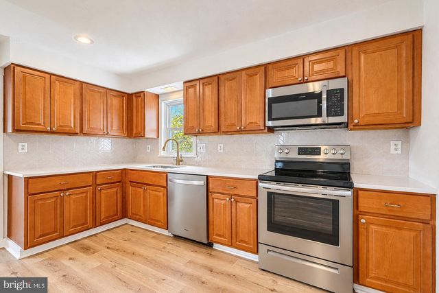 9 W PENNSYLVANIA AVE, Stewartstown, PA 17363