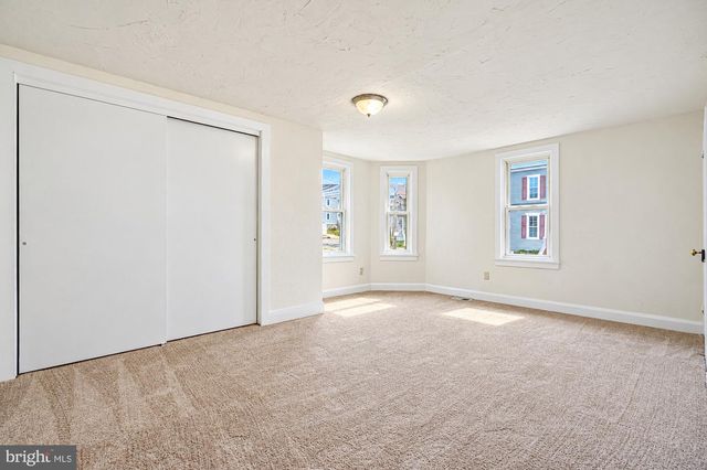 9 W PENNSYLVANIA AVE, Stewartstown, PA 17363