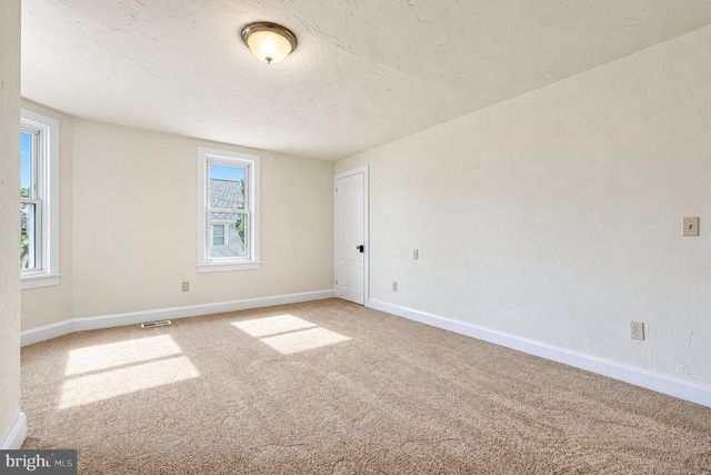 9 W PENNSYLVANIA AVE, Stewartstown, PA 17363