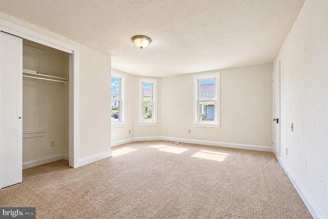 9 W PENNSYLVANIA AVE, Stewartstown, PA 17363
