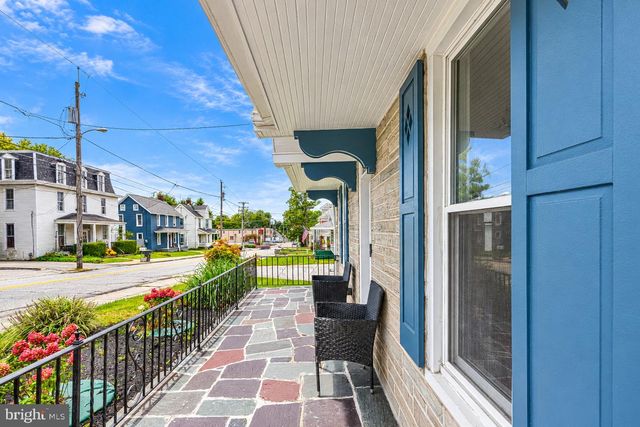 9 W PENNSYLVANIA AVE, Stewartstown, PA 17363