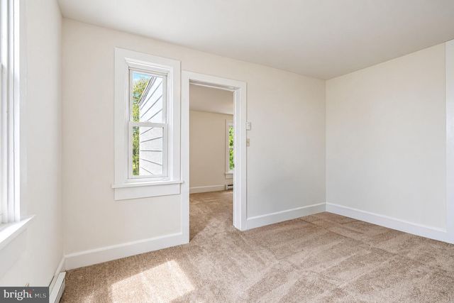 9 W PENNSYLVANIA AVE, Stewartstown, PA 17363