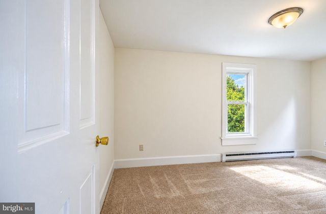 9 W PENNSYLVANIA AVE, Stewartstown, PA 17363