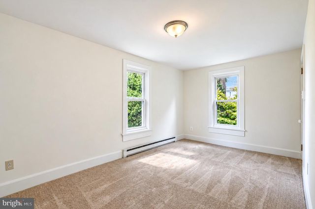 9 W PENNSYLVANIA AVE, Stewartstown, PA 17363