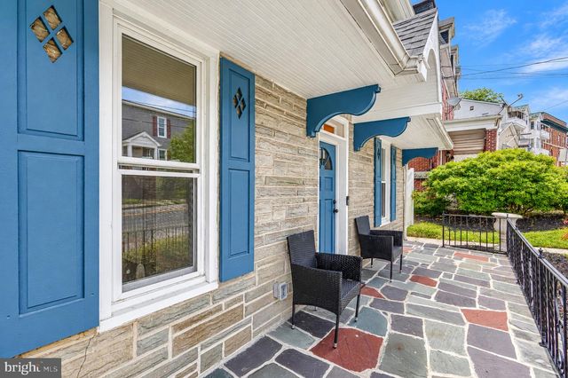 9 W PENNSYLVANIA AVE, Stewartstown, PA 17363