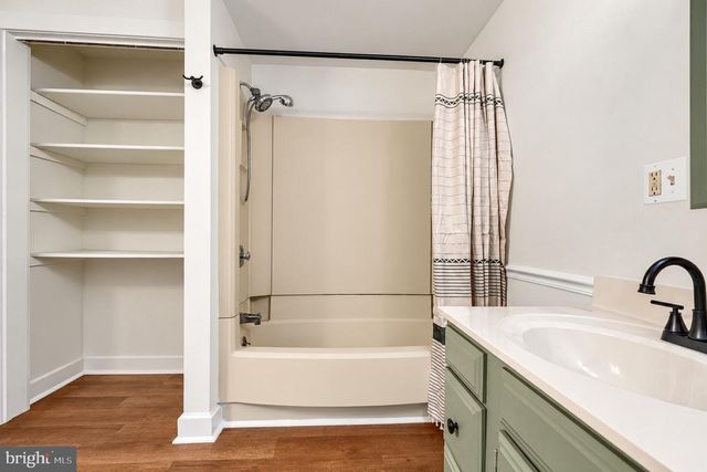 9 W PENNSYLVANIA AVE, Stewartstown, PA 17363