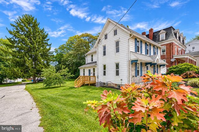 9 W PENNSYLVANIA AVE, Stewartstown, PA 17363