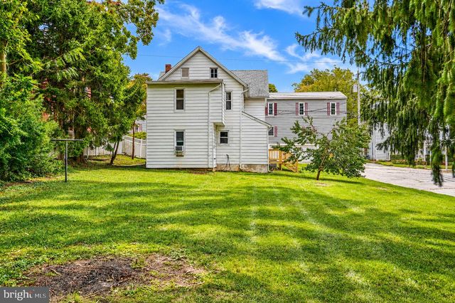 9 W PENNSYLVANIA AVE, Stewartstown, PA 17363
