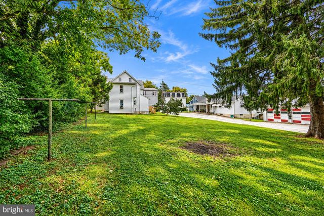 9 W PENNSYLVANIA AVE, Stewartstown, PA 17363