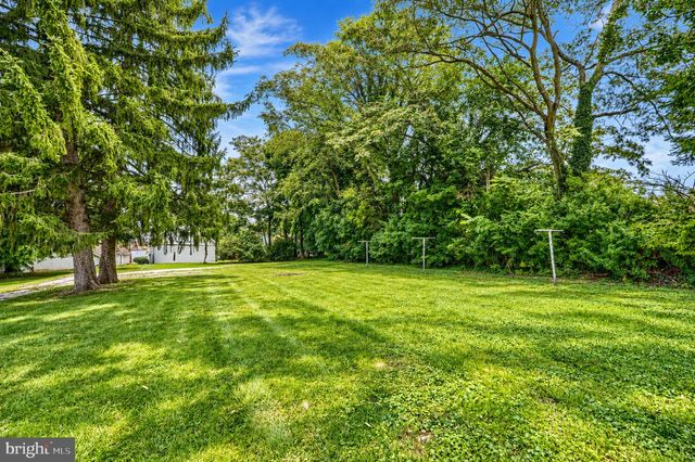 9 W PENNSYLVANIA AVE, Stewartstown, PA 17363