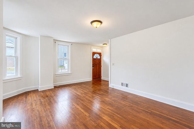 9 W PENNSYLVANIA AVE, Stewartstown, PA 17363