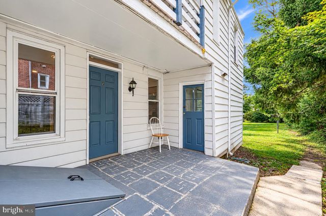 9 W PENNSYLVANIA AVE, Stewartstown, PA 17363