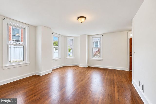 9 W PENNSYLVANIA AVE, Stewartstown, PA 17363