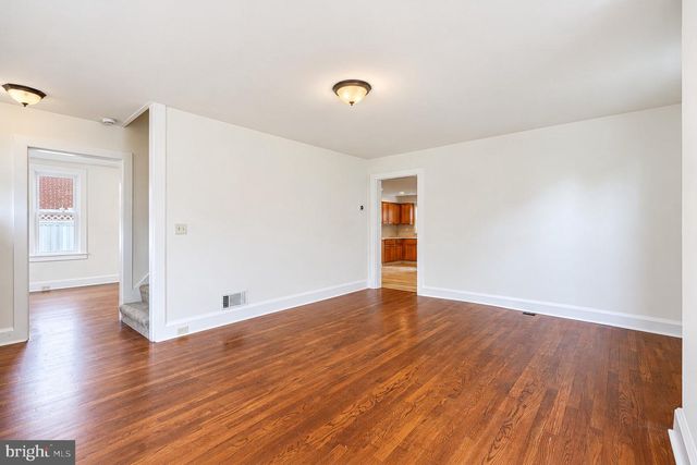 9 W PENNSYLVANIA AVE, Stewartstown, PA 17363