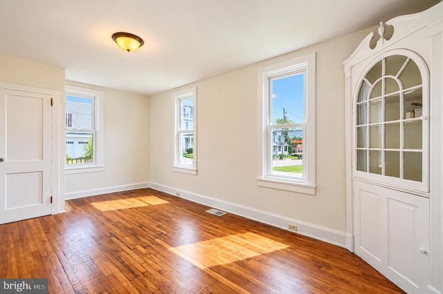 9 W PENNSYLVANIA AVE, Stewartstown, PA 17363