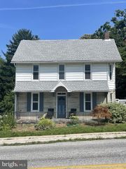 9 W PENNSYLVANIA AVE, Stewartstown, PA 17363