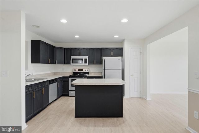 20 SNEAD DR, Martinsburg, WV 25405