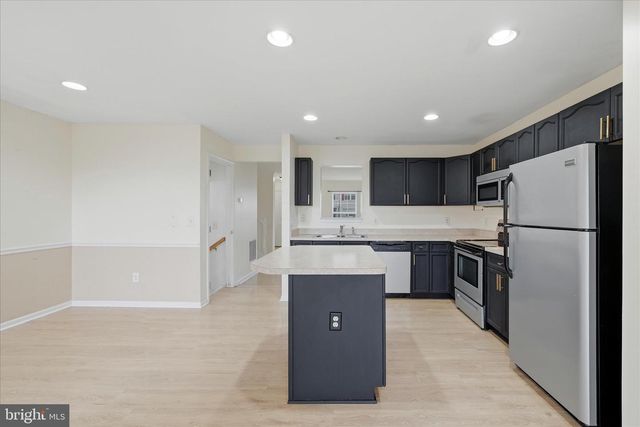 20 SNEAD DR, Martinsburg, WV 25405