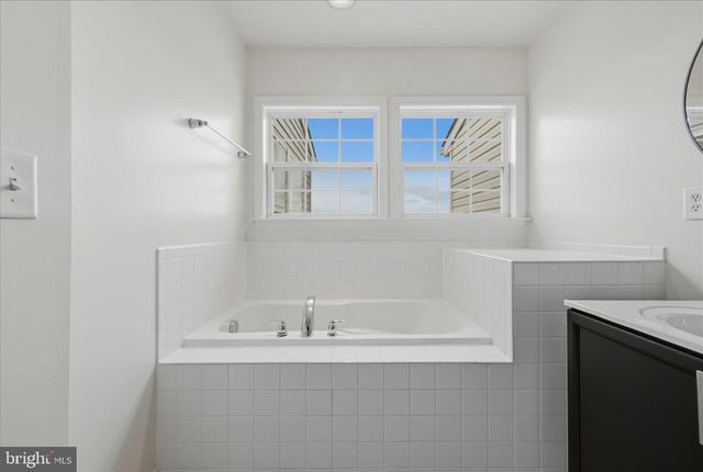 20 SNEAD DR, Martinsburg, WV 25405