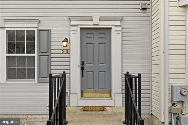 20 SNEAD DR, Martinsburg, WV 25405