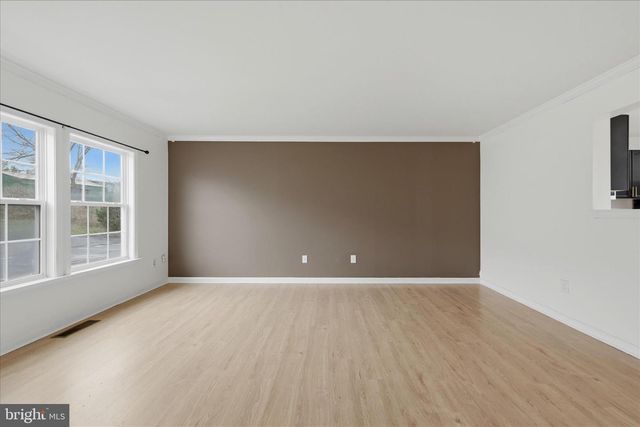 20 SNEAD DR, Martinsburg, WV 25405