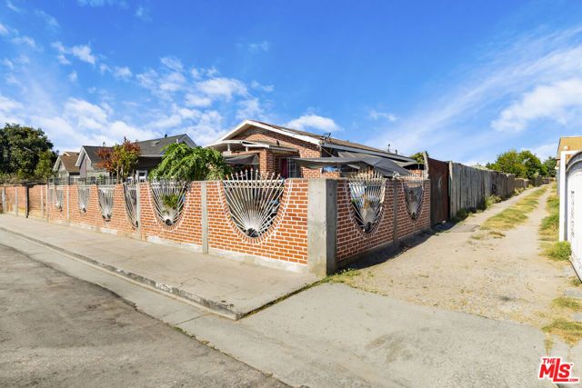 10313 Croesus Avenue, Los Angeles, CA 90002