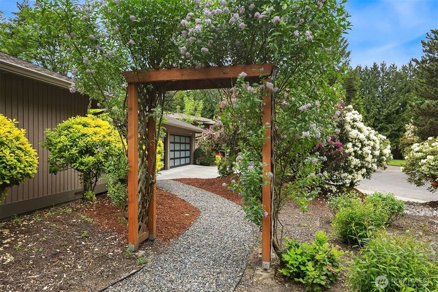 910 145th Place NE, Bellevue, WA 98007