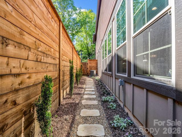 564 Sweet Birch Park Lane, Black Mountain, NC 28711
