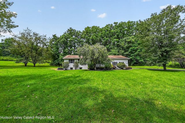 1 Christopher Way, Marlboro, NY 12542