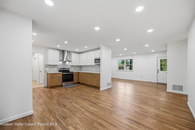 1 Christopher Way, Marlboro, NY 12542