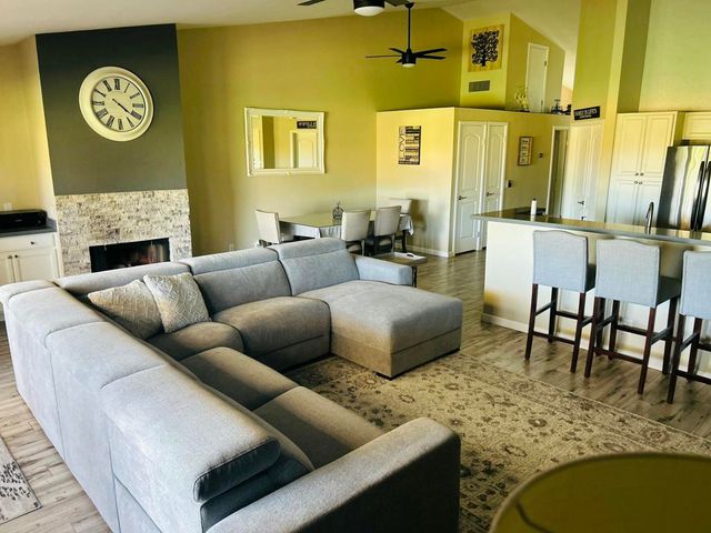 41120 Woodhaven Drive E, Palm Desert, CA 92211