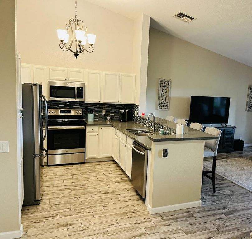 41120 Woodhaven Drive E, Palm Desert, CA 92211