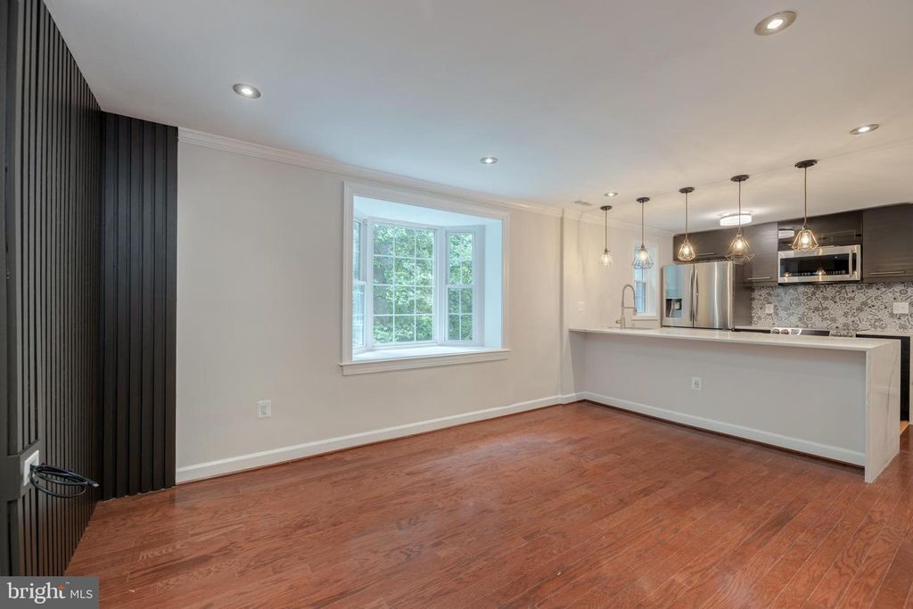 700 S ARLINGTON MILL DR #103, Arlington, VA 22204