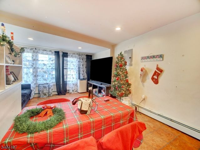 614 12 4Th Ave, Elizabeth City, NJ 07202