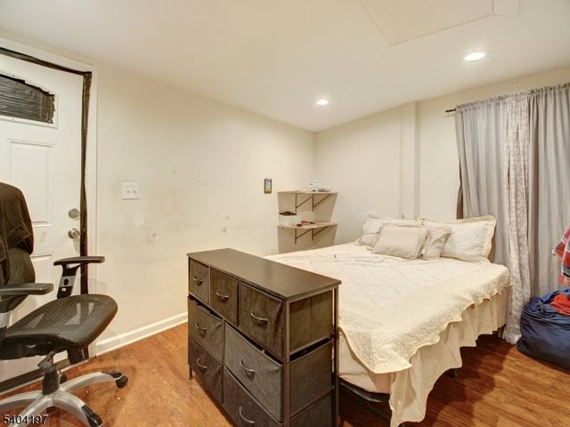 614 12 4Th Ave, Elizabeth City, NJ 07202