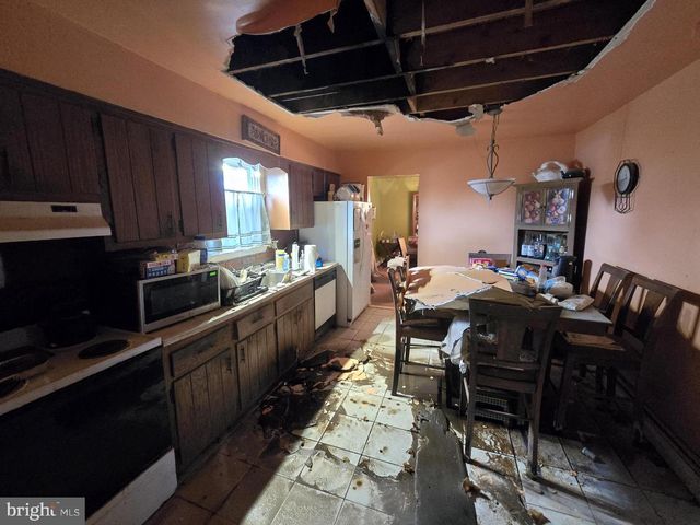 1090 HIGHLAND AVE, Abington, PA 19001