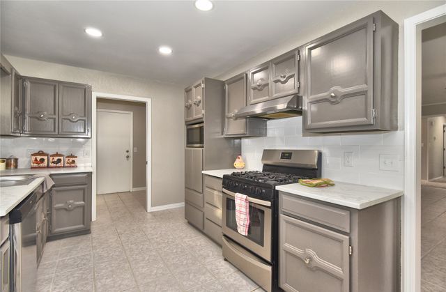 9402 S 69th East Avenue, Tulsa, OK 74133