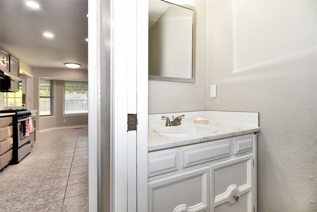 9402 S 69th East Avenue, Tulsa, OK 74133