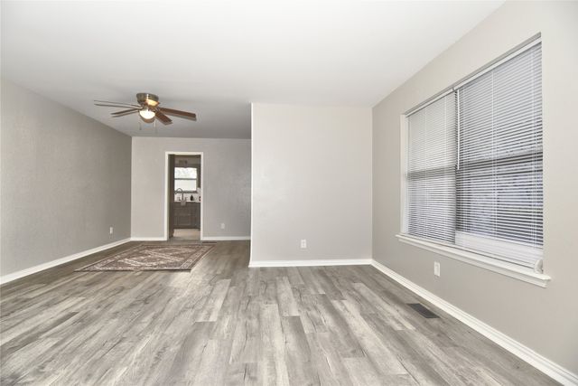 9402 S 69th East Avenue, Tulsa, OK 74133