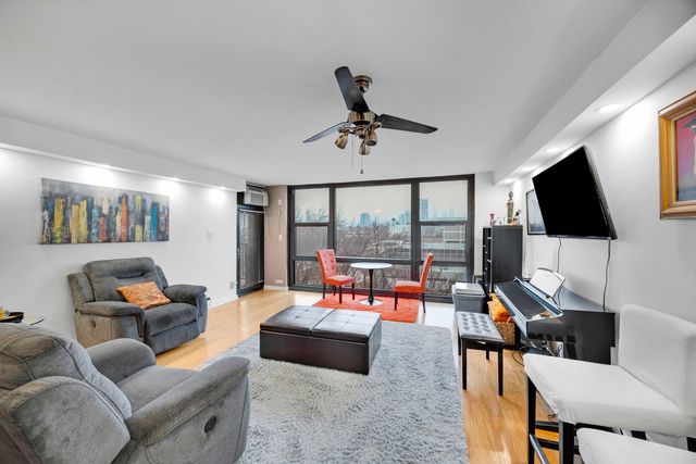 2605 S Indiana Avenue 403, Chicago, IL 60616