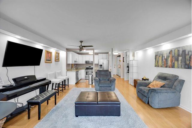 2605 S Indiana Avenue 403, Chicago, IL 60616