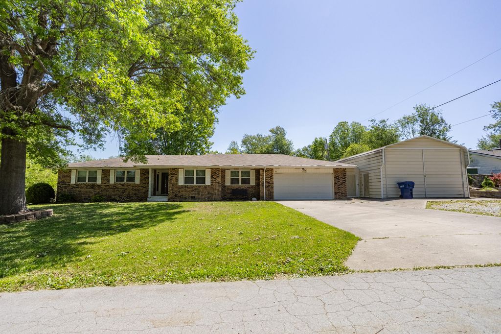 708 S Pine Avenue, Republic, MO 65738