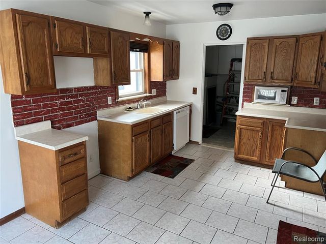 7411 N Vernon Street, Dearborn Heights, MI 48127