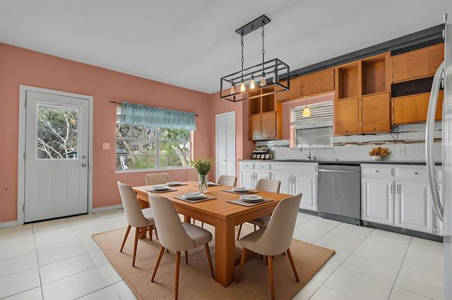 309 Bois D Arc ST, Lockhart, TX 78644