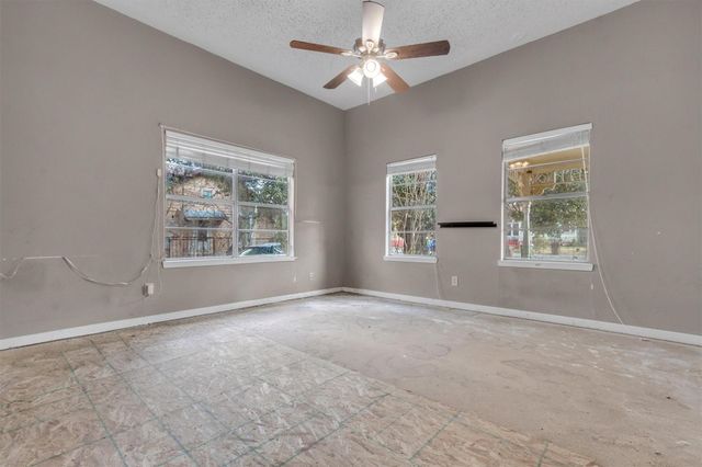 309 Bois D Arc ST, Lockhart, TX 78644