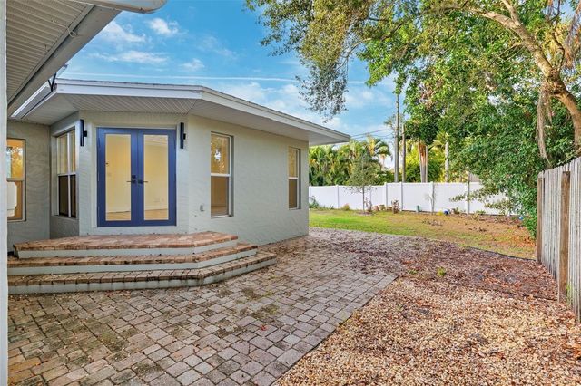 218 CATALAN BOULEVARD NE, St Petersburg, FL 33704