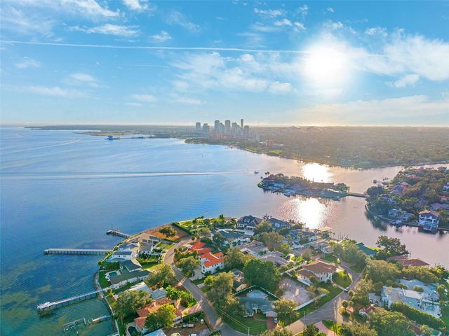 218 CATALAN BOULEVARD NE, St Petersburg, FL 33704