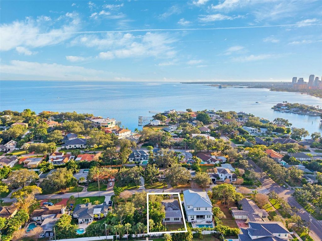 218 CATALAN BOULEVARD NE, St Petersburg, FL 33704