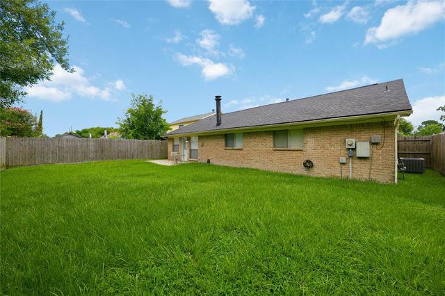 2907 W Greens Road, Houston, TX 77067